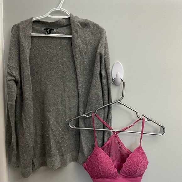 Brands include: PINK, urban outfitters, garage, and H&M - Picture 2 of 9